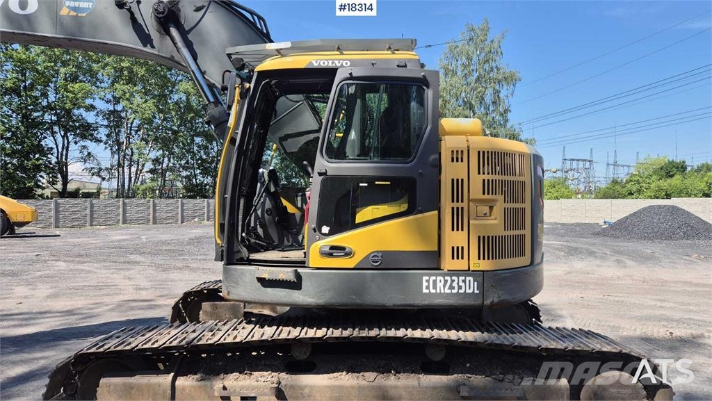Volvo ECR235 DL حفارات زحافة