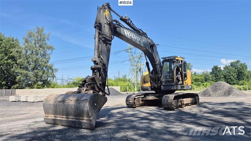 Volvo ECR235 DL حفارات زحافة