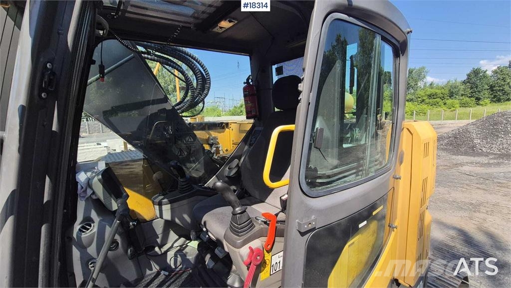 Volvo ECR235 DL حفارات زحافة