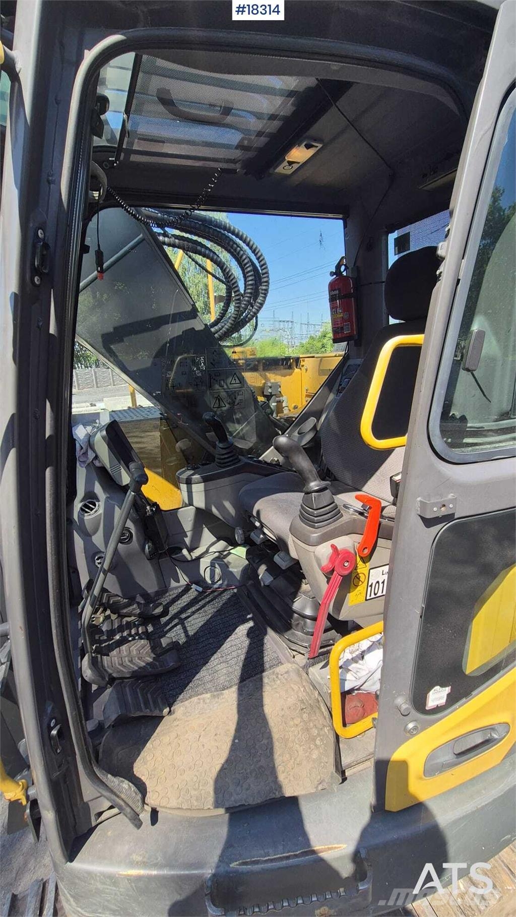 Volvo ECR235 DL حفارات زحافة