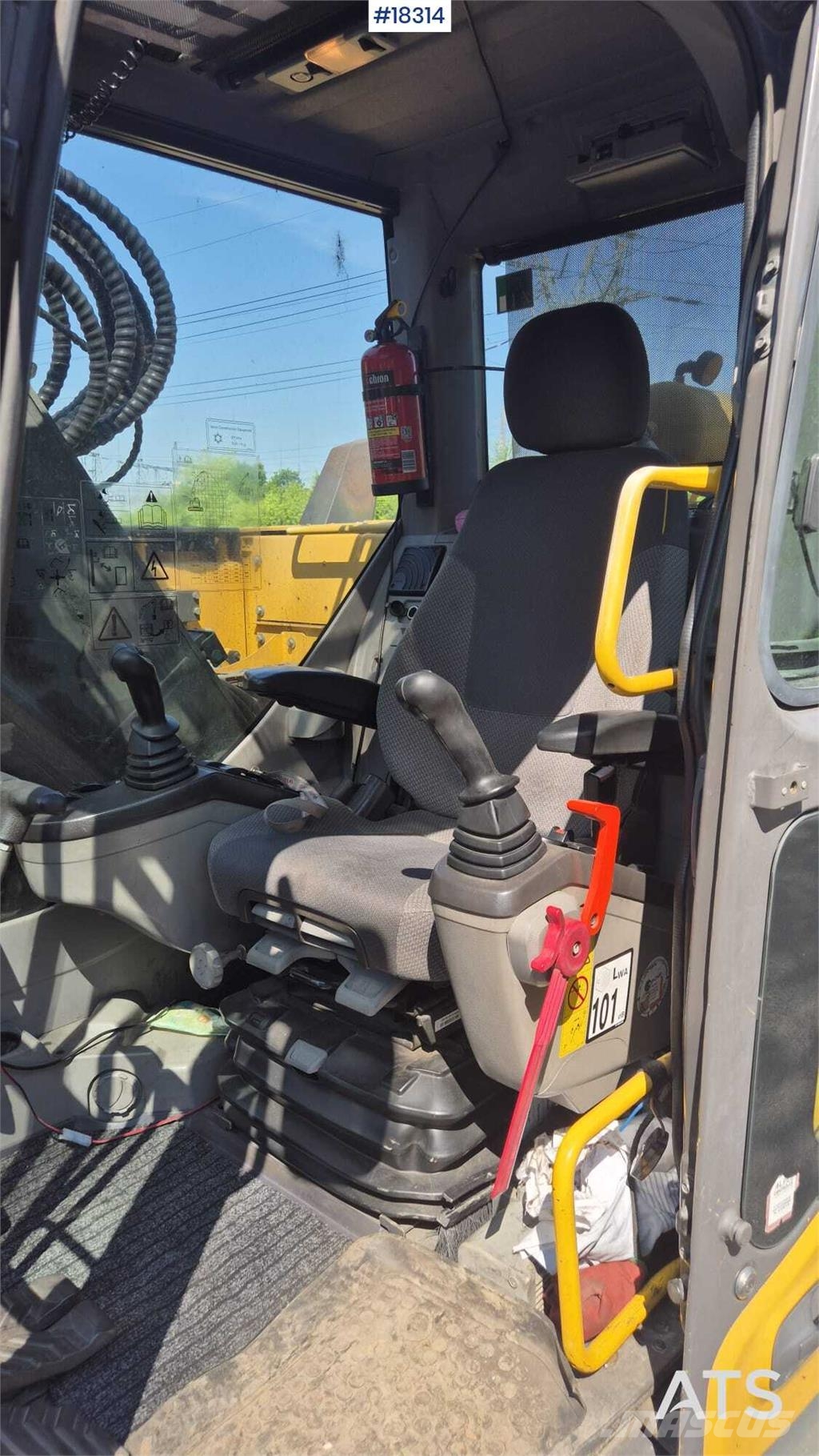 Volvo ECR235 DL حفارات زحافة