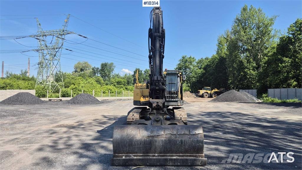 Volvo ECR235 DL حفارات زحافة
