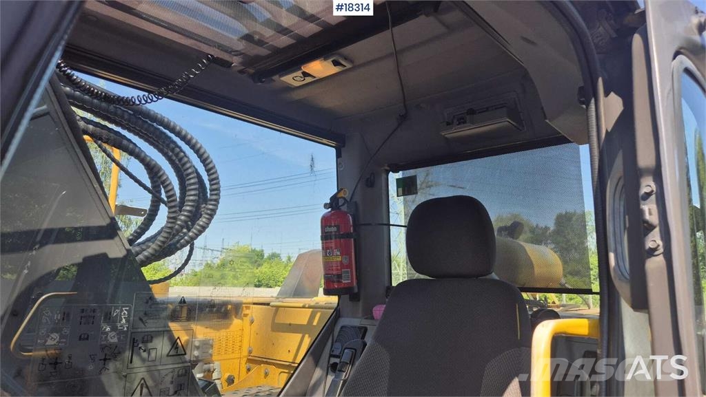 Volvo ECR235 DL حفارات زحافة