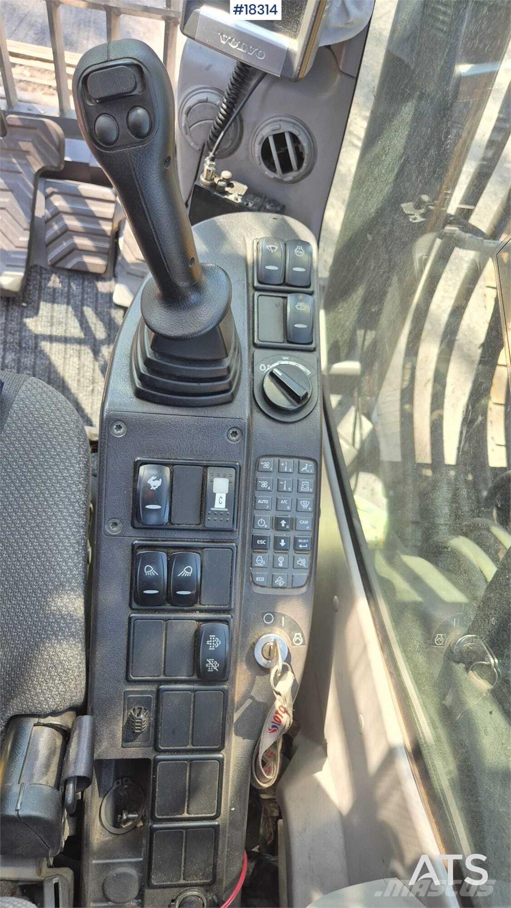 Volvo ECR235 DL حفارات زحافة
