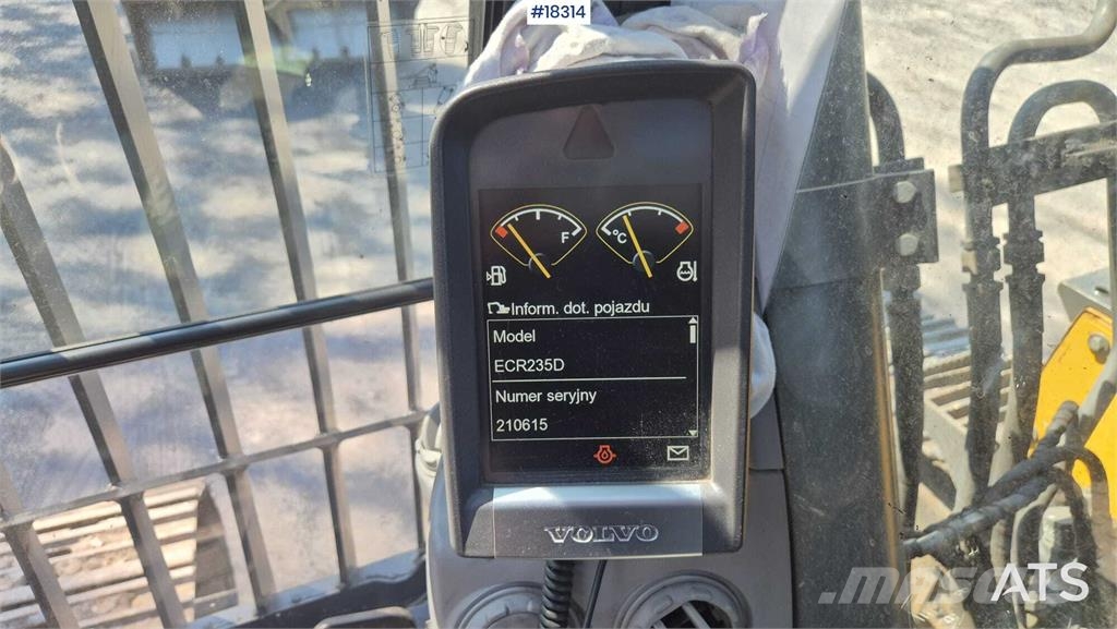 Volvo ECR235 DL حفارات زحافة