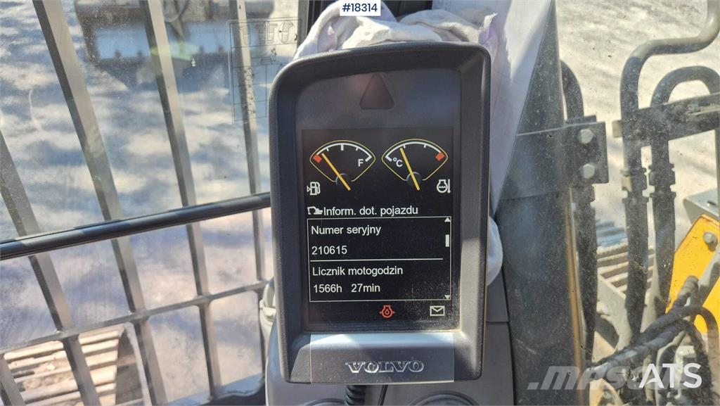 Volvo ECR235 DL حفارات زحافة
