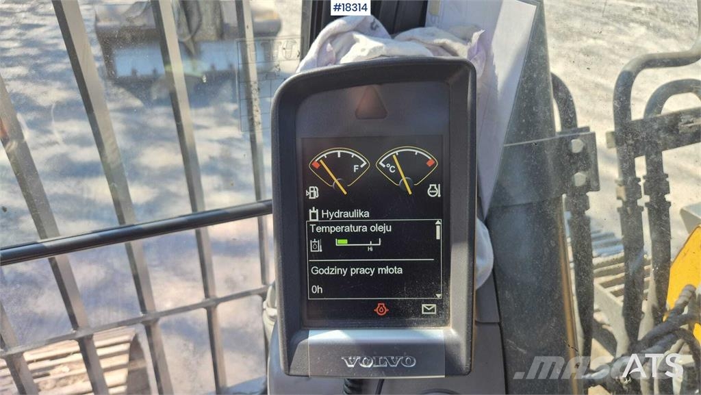 Volvo ECR235 DL حفارات زحافة