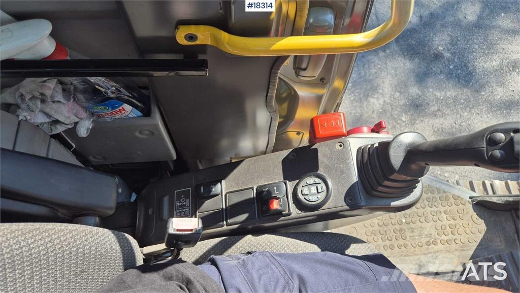 Volvo ECR235 DL حفارات زحافة