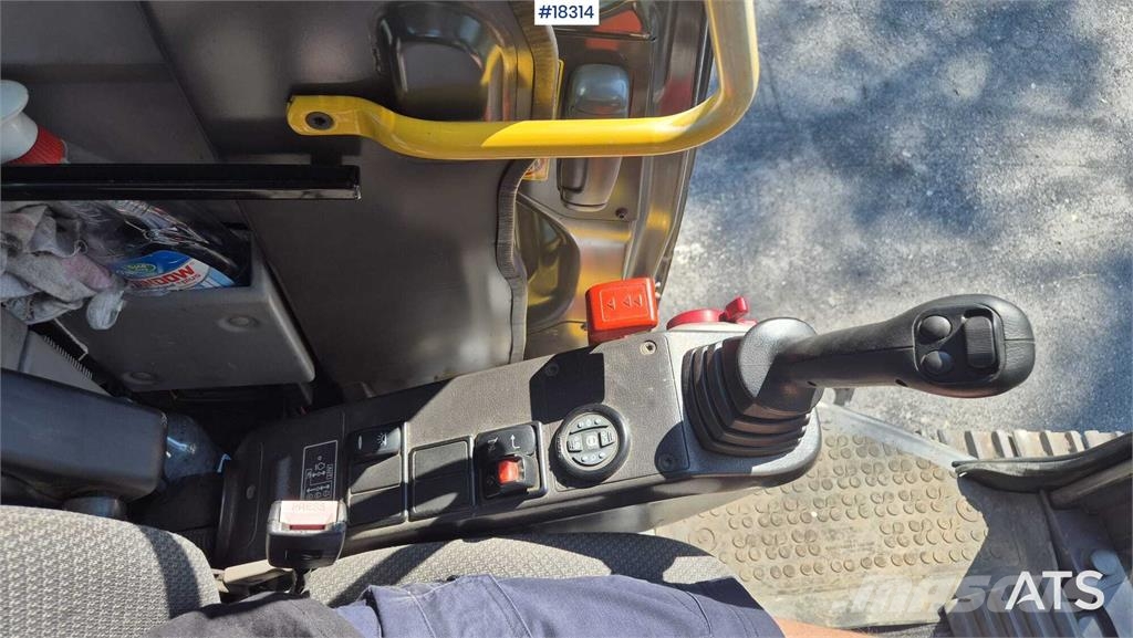 Volvo ECR235 DL حفارات زحافة