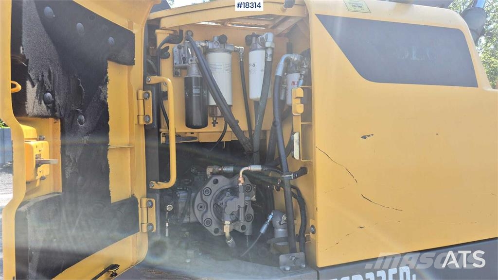 Volvo ECR235 DL حفارات زحافة