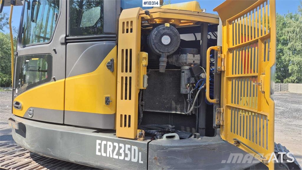 Volvo ECR235 DL حفارات زحافة