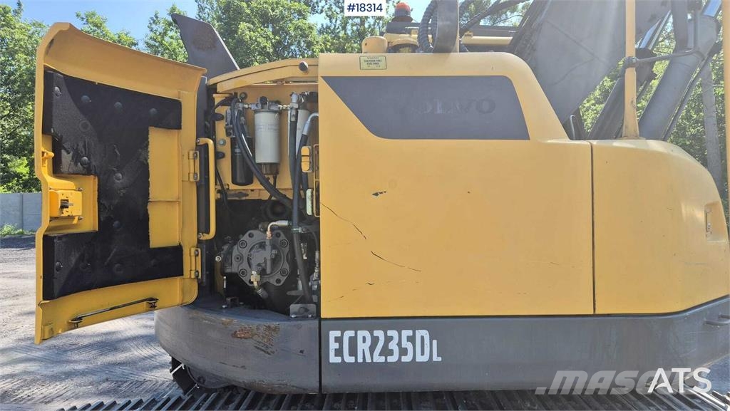 Volvo ECR235 DL حفارات زحافة