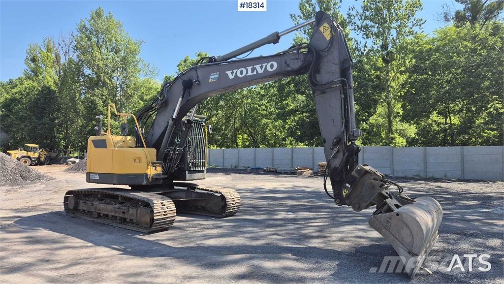 Volvo ECR235 DL حفارات زحافة
