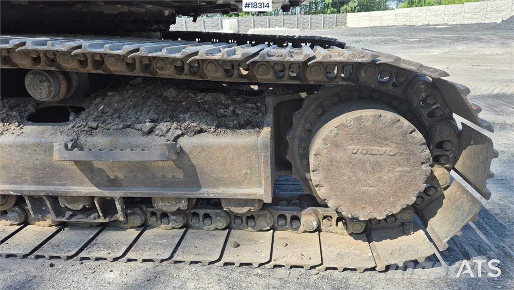 Volvo ECR235 DL حفارات زحافة