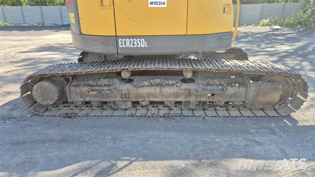 Volvo ECR235 DL حفارات زحافة