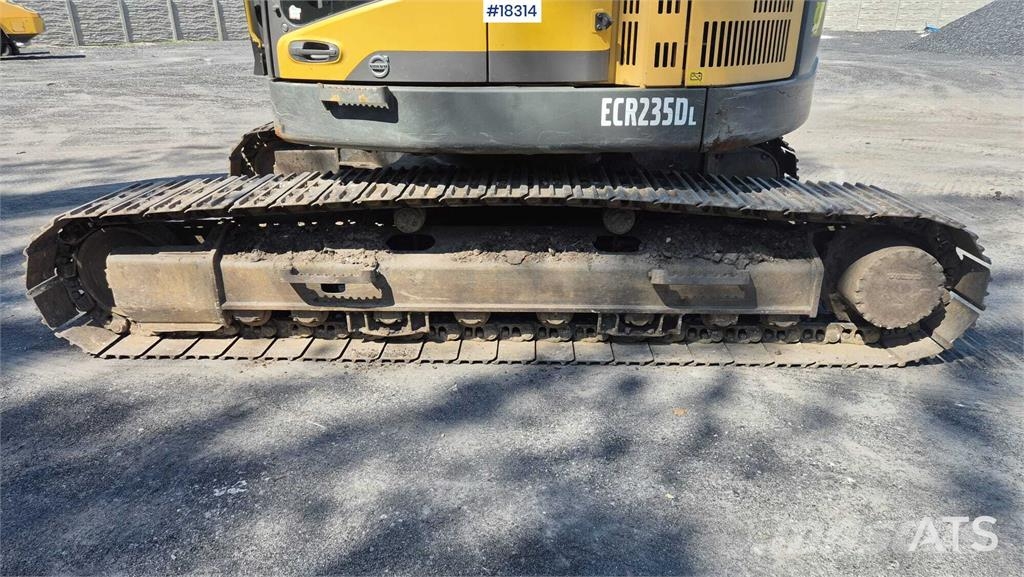 Volvo ECR235 DL حفارات زحافة