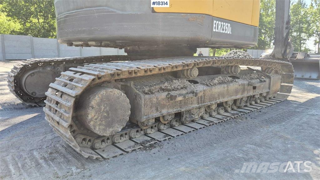Volvo ECR235 DL حفارات زحافة