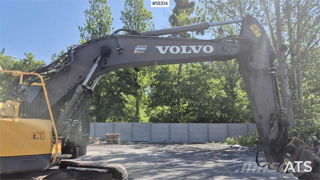 Volvo ECR235 DL حفارات زحافة