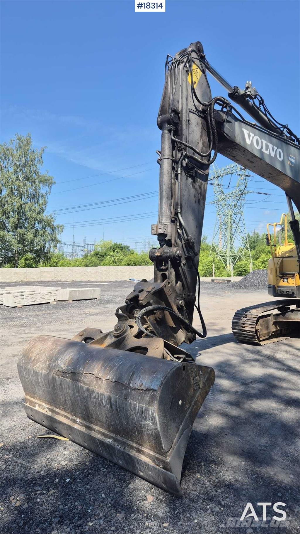 Volvo ECR235 DL حفارات زحافة