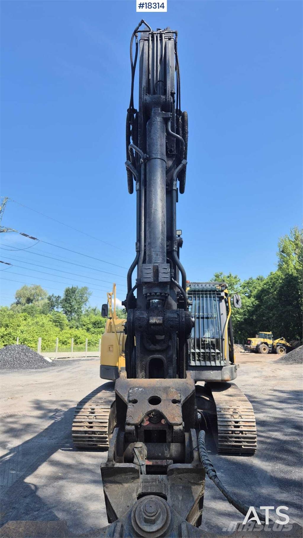 Volvo ECR235 DL حفارات زحافة