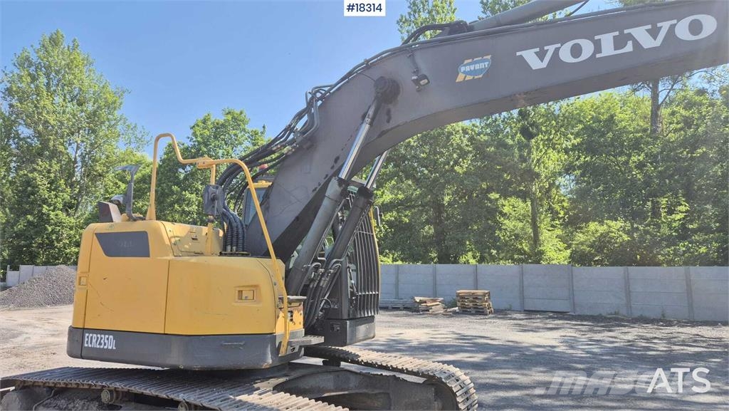 Volvo ECR235 DL حفارات زحافة