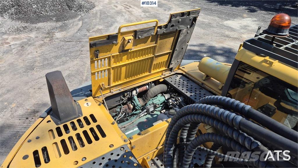 Volvo ECR235 DL حفارات زحافة