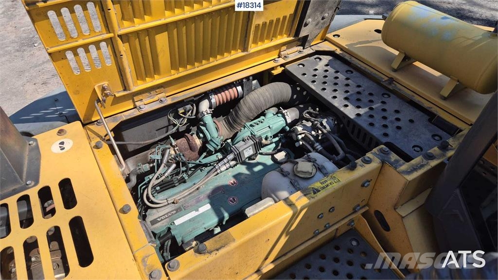 Volvo ECR235 DL حفارات زحافة
