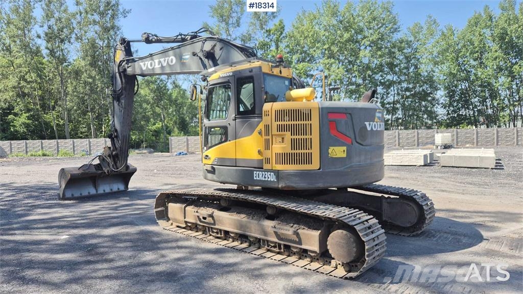 Volvo ECR235 DL حفارات زحافة