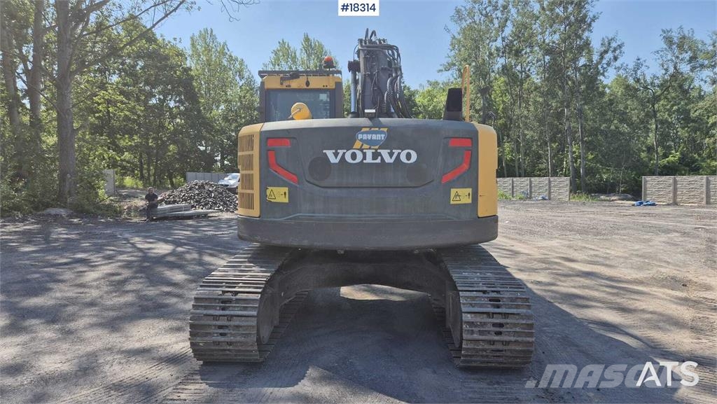 Volvo ECR235 DL حفارات زحافة