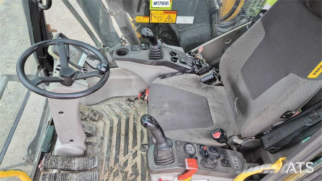 Volvo EW 160C Колісні екскаватори
