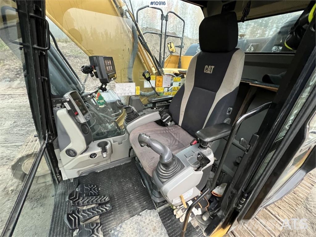 CAT 324 ELN Excavator with Bucket Crawler excavators