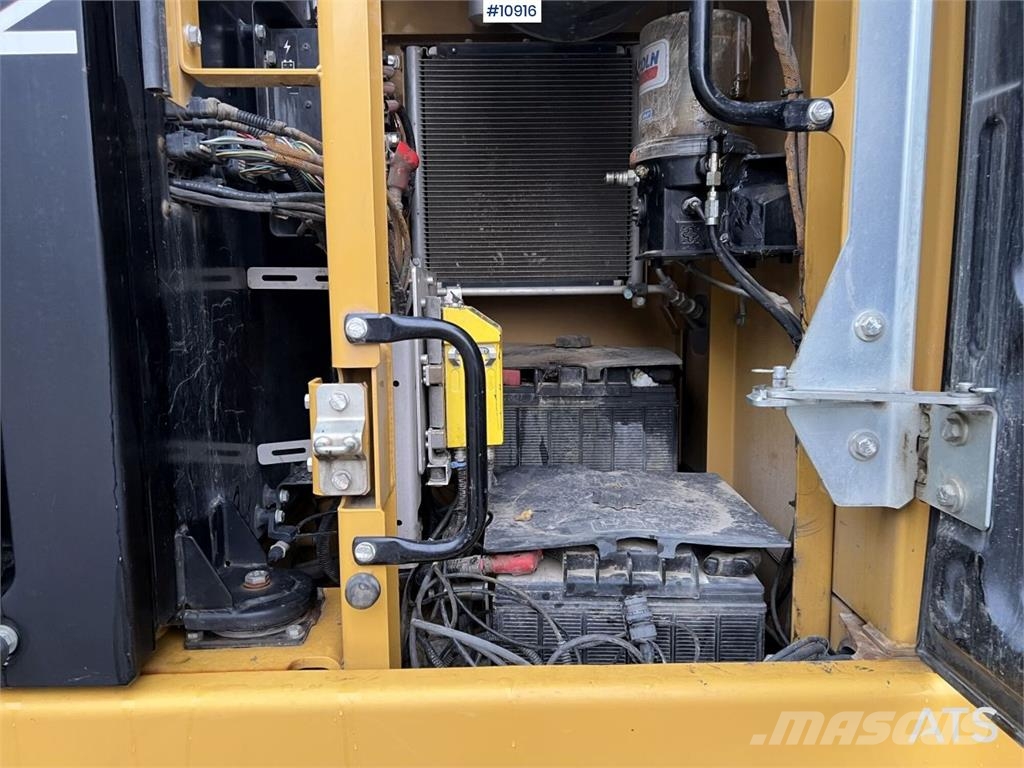 CAT 324 ELN Excavator with Bucket Crawler excavators