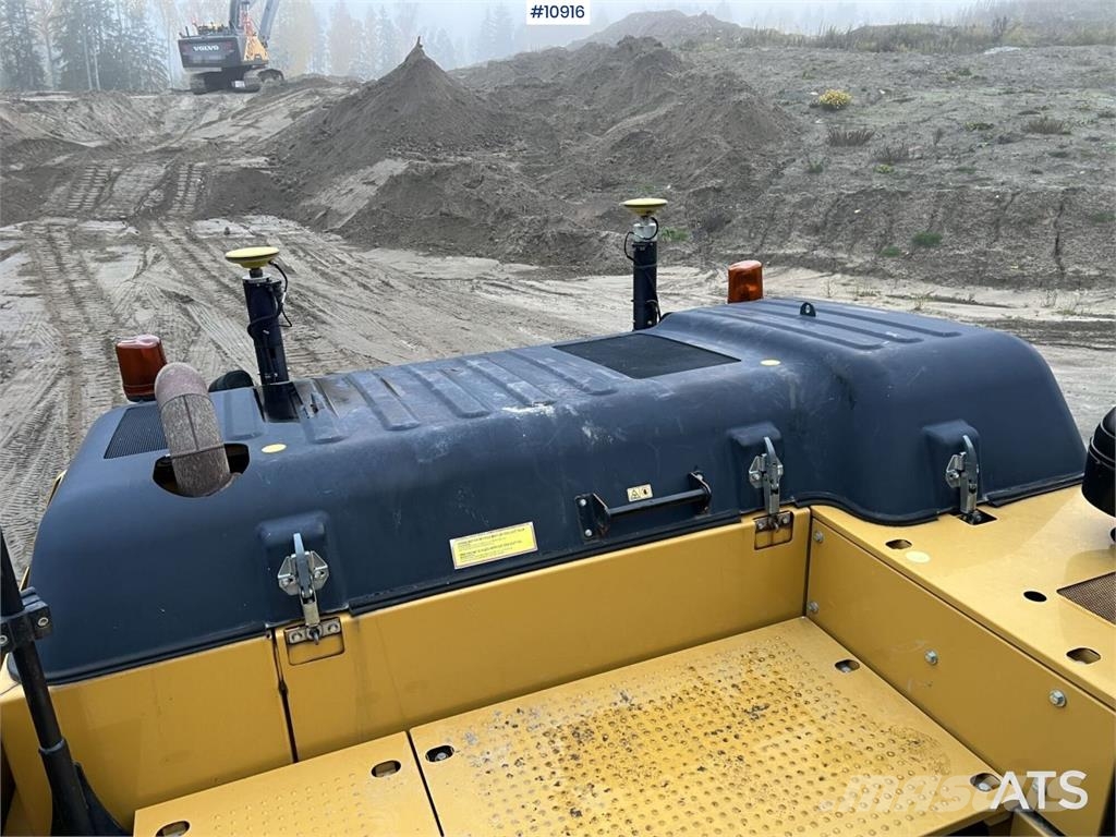 CAT 324 ELN Excavator with Bucket Crawler excavators