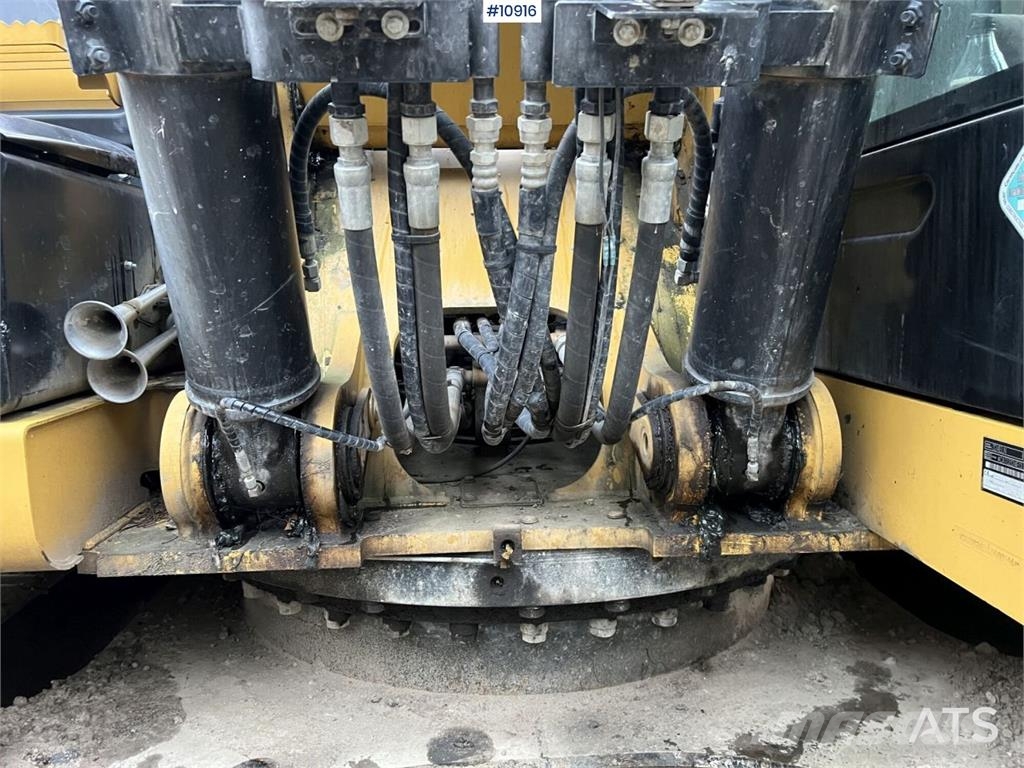 CAT 324 ELN Excavator with Bucket Crawler excavators