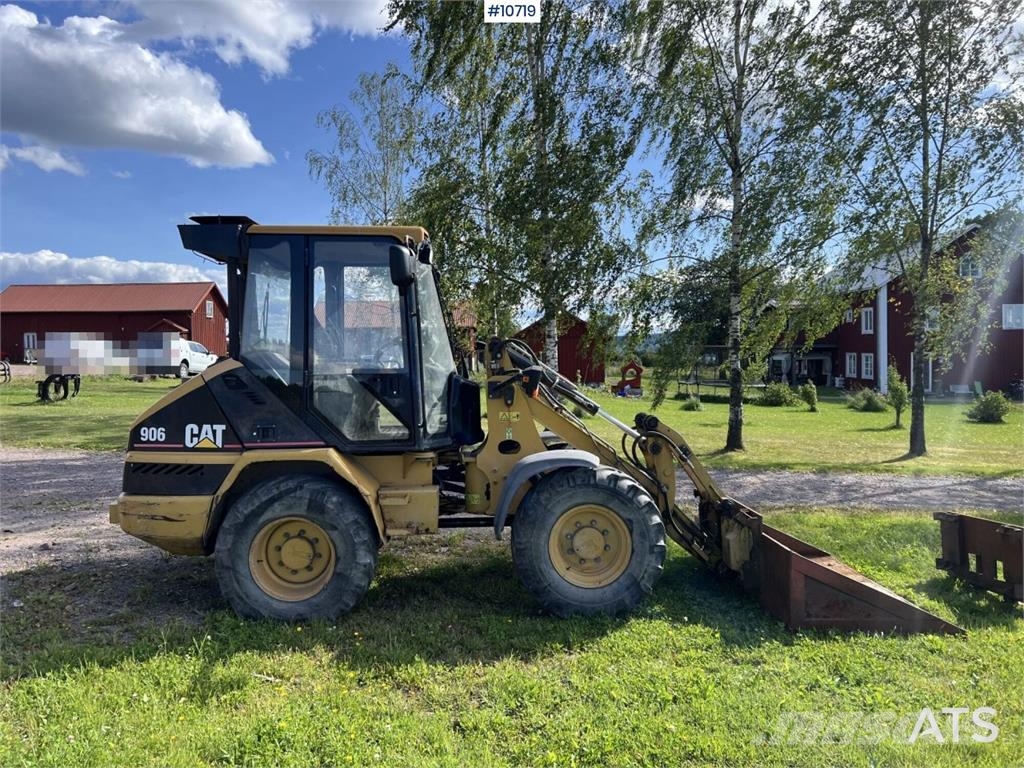 CAT 906 Wheel Loader with Attachments Rataslaadurid
