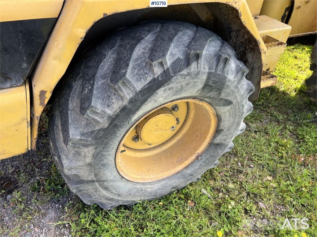 CAT 906 Wheel Loader with Attachments Rataslaadurid