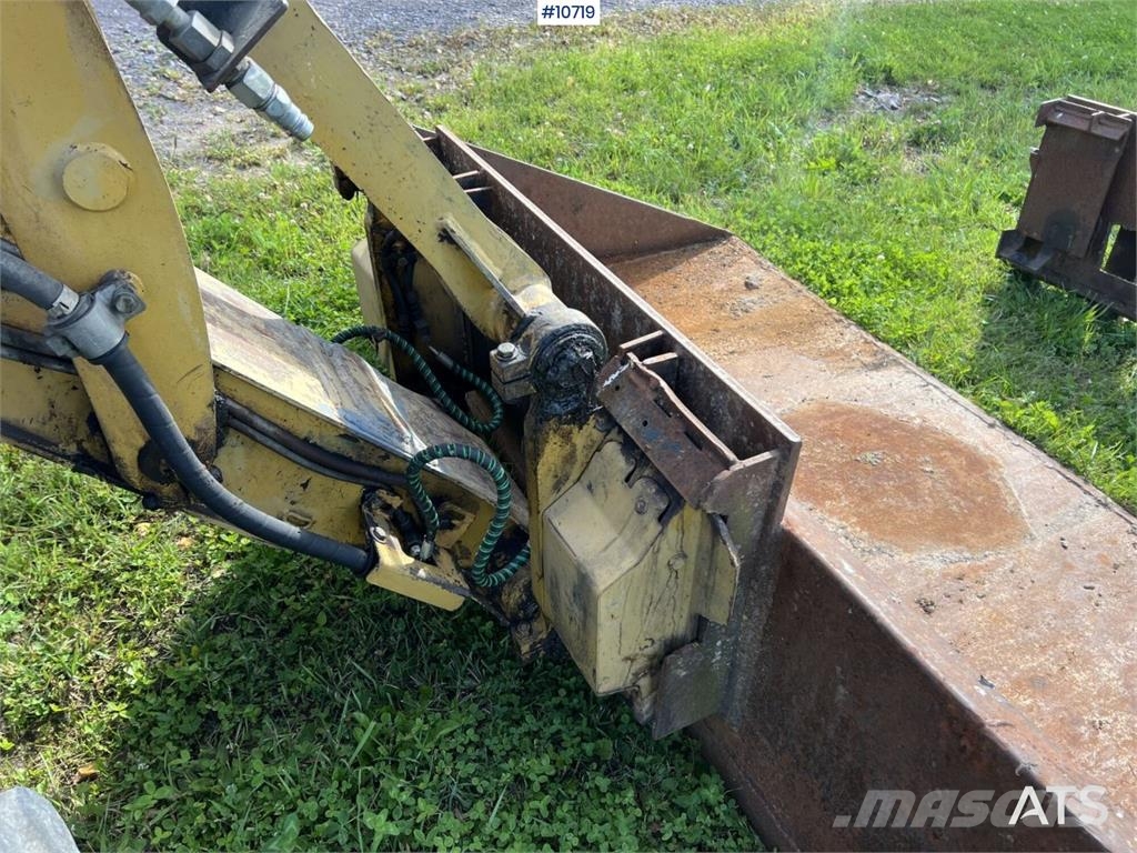 CAT 906 Wheel Loader with Attachments Rataslaadurid