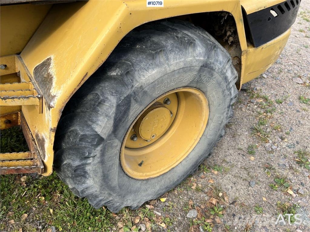 CAT 906 Wheel Loader with Attachments Rataslaadurid