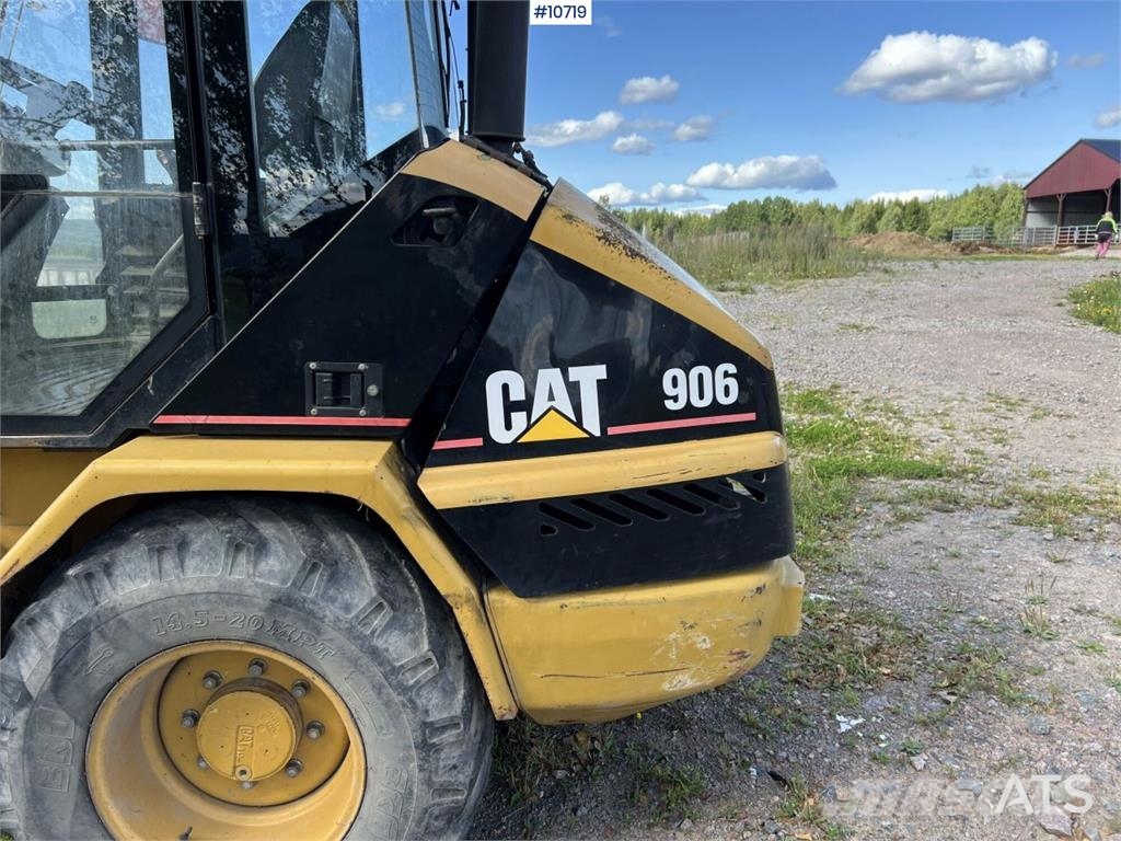 CAT 906 Wheel Loader with Attachments Rataslaadurid