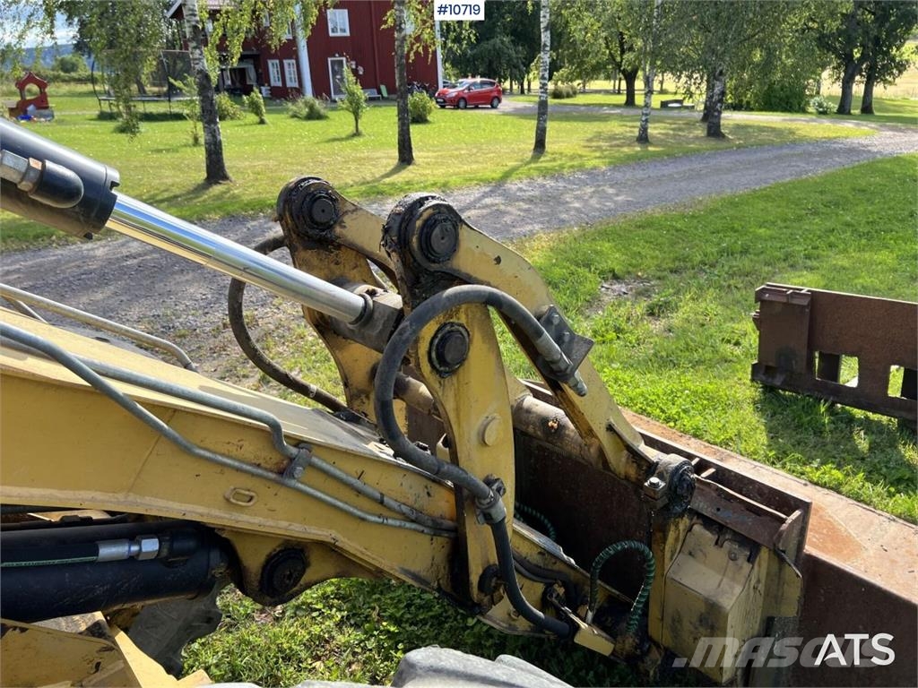 CAT 906 Wheel Loader with Attachments Rataslaadurid