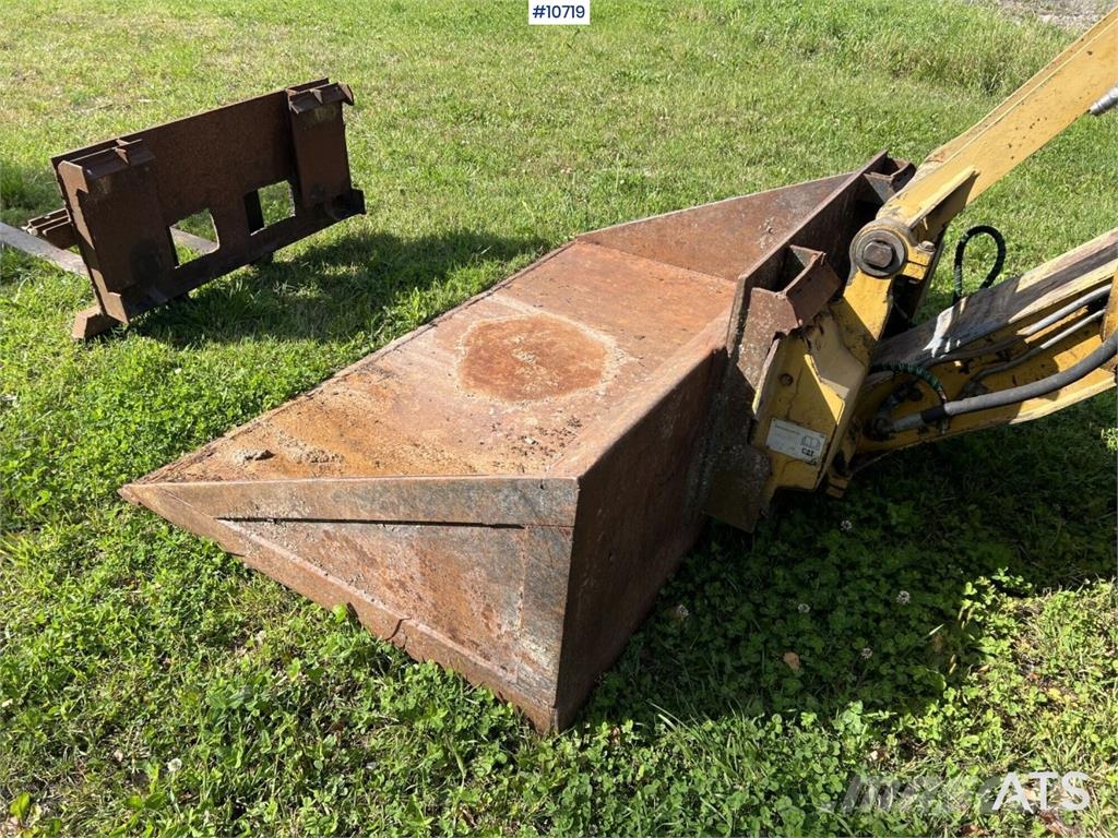 CAT 906 Wheel Loader with Attachments Rataslaadurid