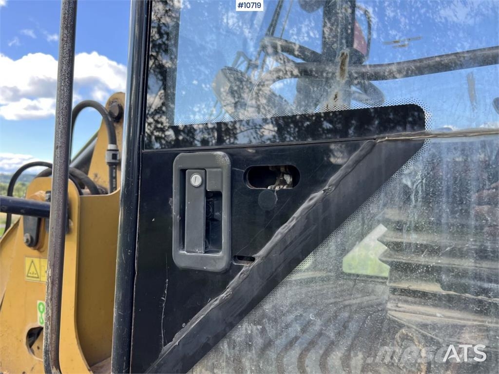 CAT 906 Wheel Loader with Attachments Rataslaadurid