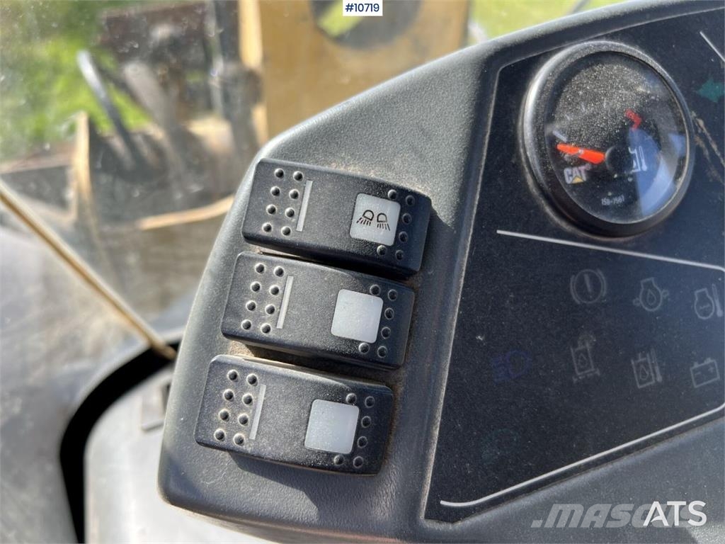 CAT 906 Wheel Loader with Attachments Rataslaadurid