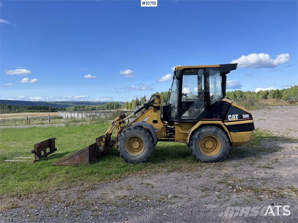 CAT 906 Wheel Loader with Attachments Rataslaadurid
