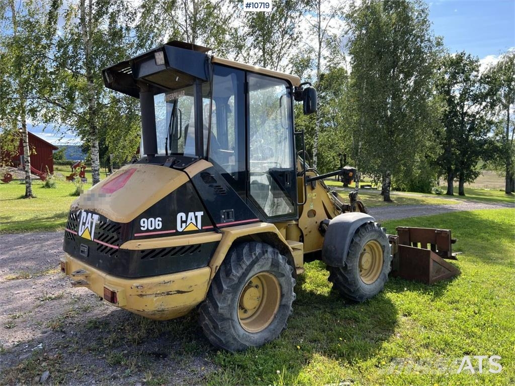 CAT 906 Wheel Loader with Attachments Rataslaadurid