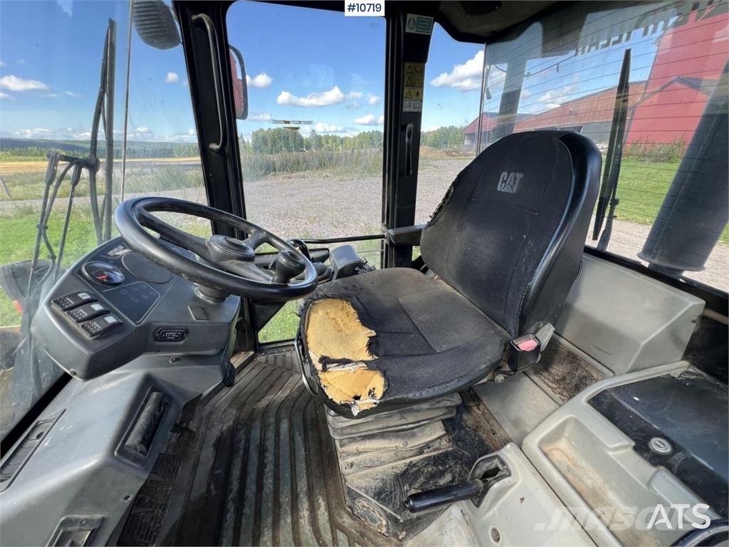 CAT 906 Wheel Loader with Attachments Rataslaadurid