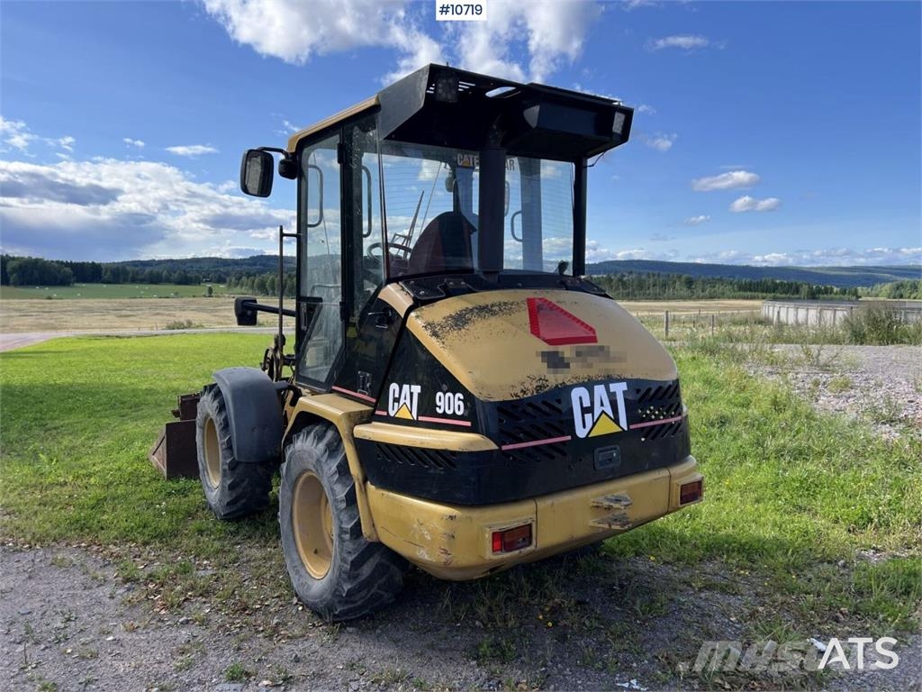 CAT 906 Wheel Loader with Attachments Rataslaadurid