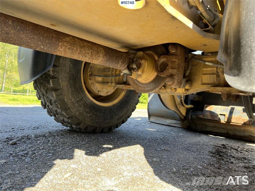 CAT 906M Wheel Loader with Multiple Attachments لوادر بعجل