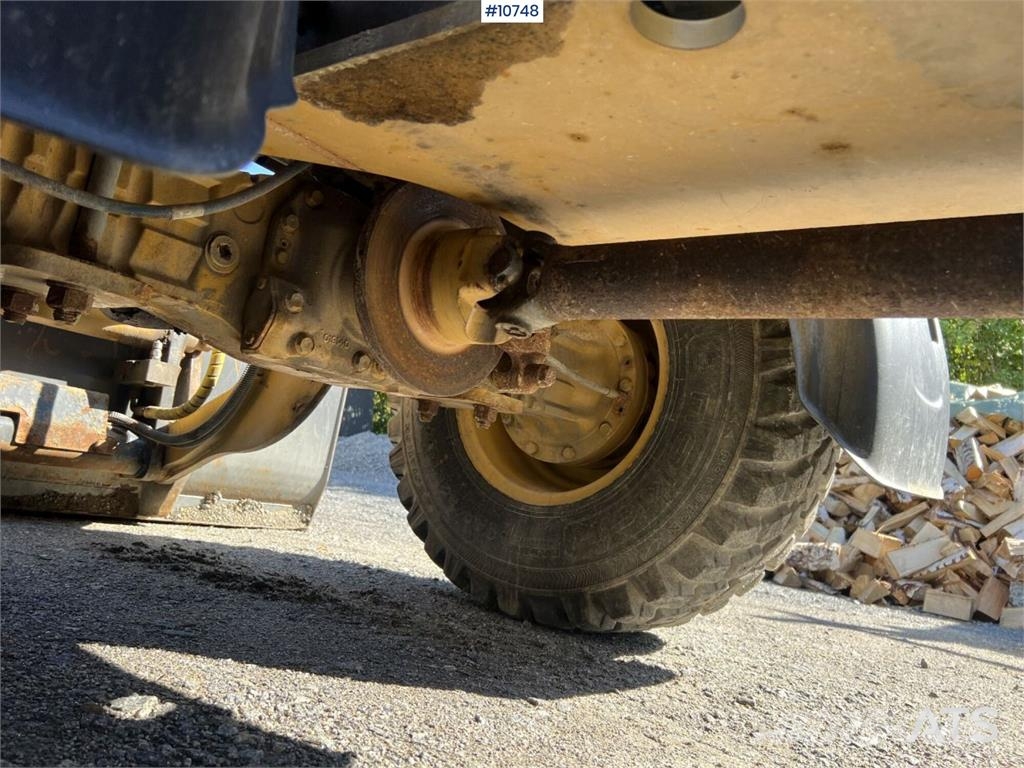 CAT 906M Wheel Loader with Multiple Attachments لوادر بعجل