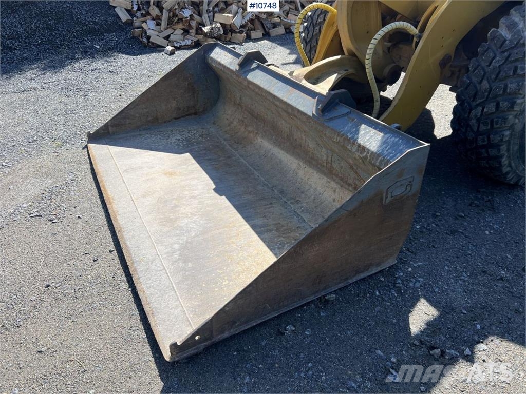 CAT 906M Wheel Loader with Multiple Attachments لوادر بعجل